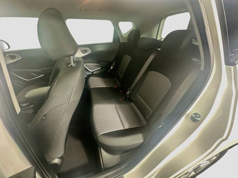 Used 2025 Kia Soul LX w/ LX Technology Package FWD image 27