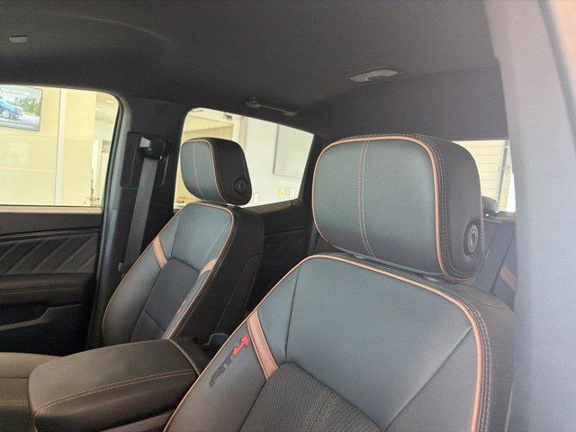 Used 2025 GMC Canyon AT4 AWD/4WD image 13