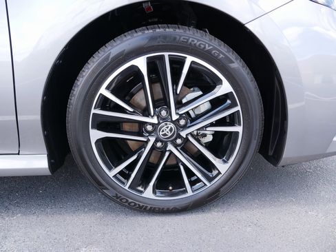 Used 2025 Toyota Camry XLE image 11