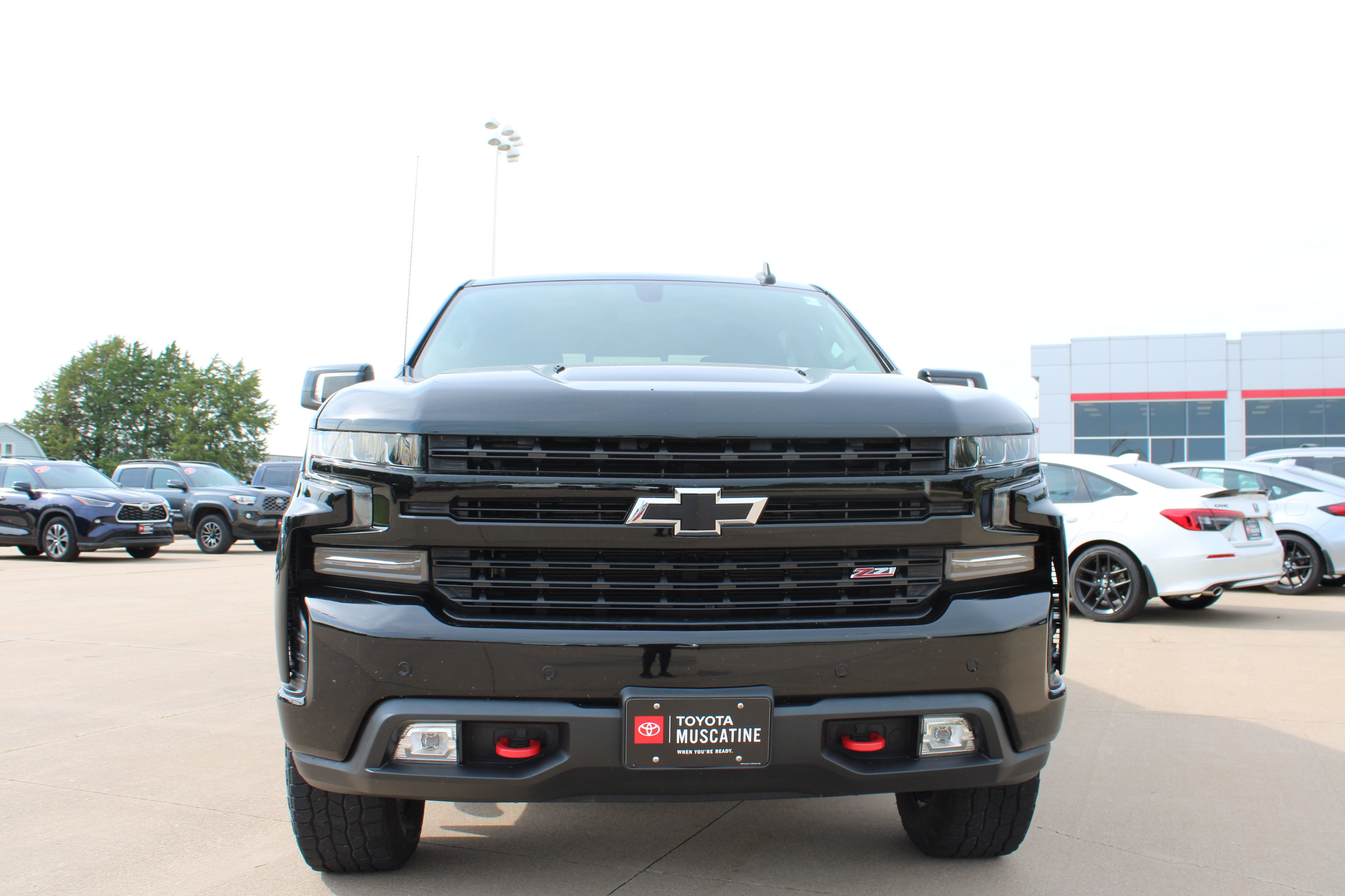 Used 2020 Chevrolet Silverado 1500 LT Trail Boss w/ Midnight Edition AWD/4WD image 3