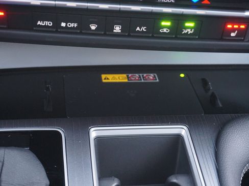 Used 2025 Toyota Sienna XLE image 15