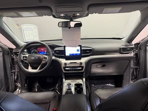 Used 2023 Ford Explorer XLT w/ Equipment Group 202A AWD/4WD image 30