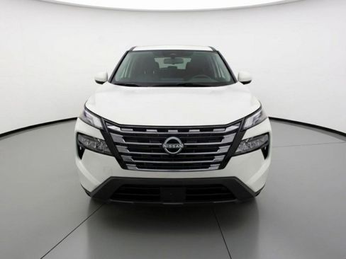 Used 2025 Nissan Rogue SV image 2