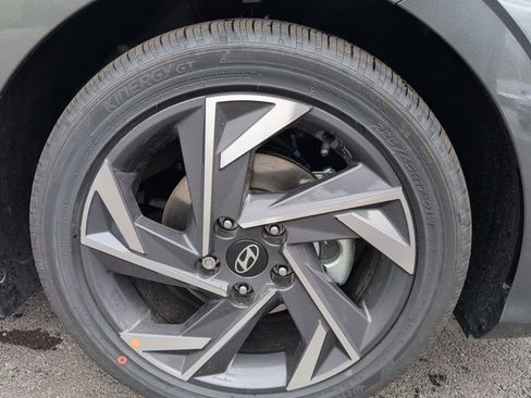 Used 2025 Hyundai Elantra SEL FWD image 27