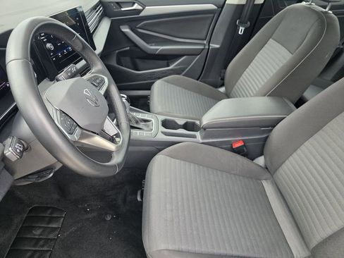 Used 2025 Volkswagen Jetta S image 9