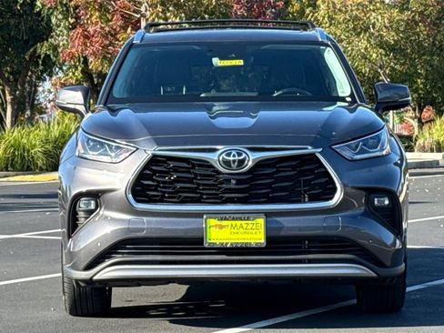 Used 2022 Toyota Highlander Platinum image 6