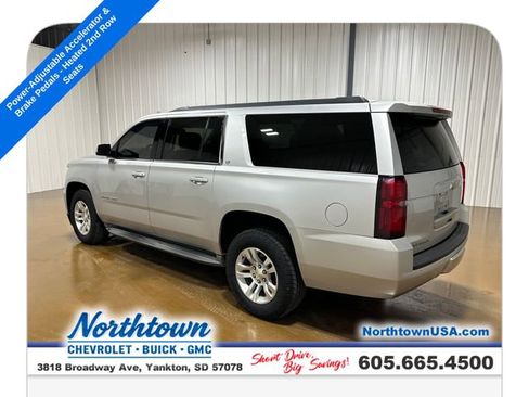 Used 2015 Chevrolet Suburban LT w/ Luxury Package AWD/4WD image 3