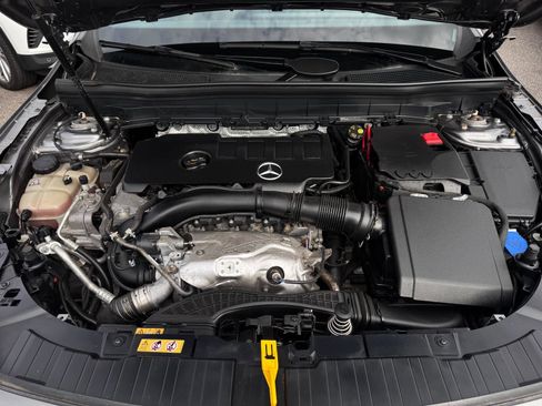 Used 2021 Mercedes-Benz GLB 250 4MATIC image 29