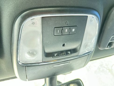 Used 2019 Jeep Grand Cherokee Laredo RWD image 17