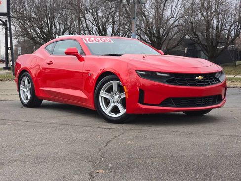 Used 2019 Chevrolet Camaro LT image 2