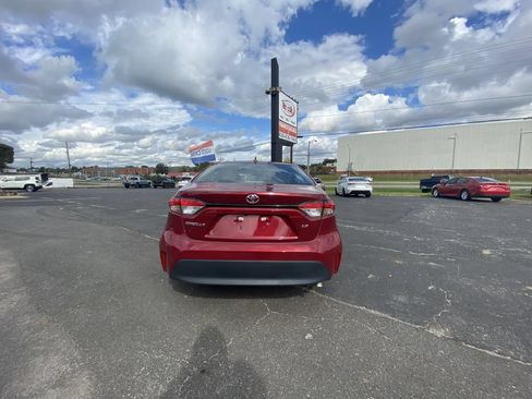 Used 2024 Toyota Corolla LE w/ LE Convenience Package FWD image 3
