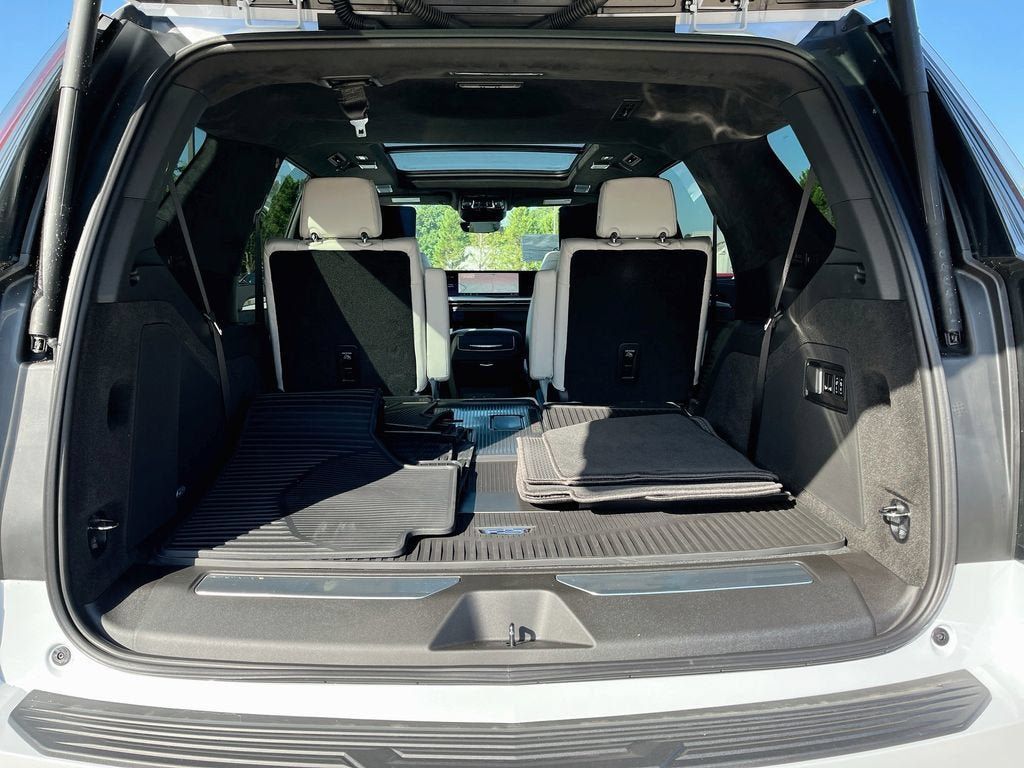 New 2026 Cadillac Escalade Platinum Sport w/ LPO, ONYX Package AWD/4WD image 33