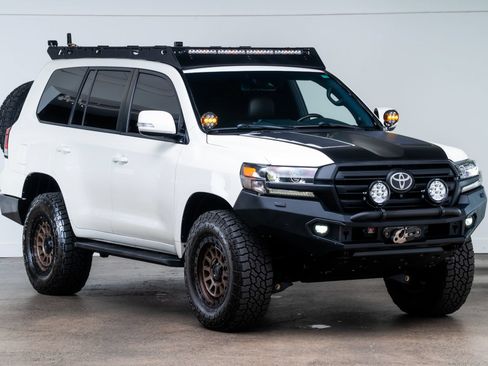 Used 2017 Toyota Land Cruiser w/ Four Season Floor Mat Package AWD/4WD image 9
