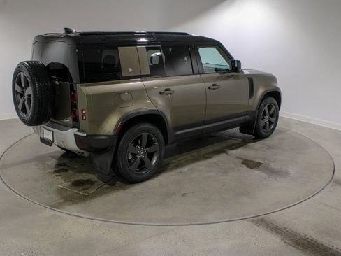 Used 2023 Land Rover Defender 110 S image 5