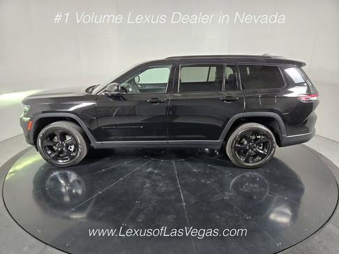 Used 2024 Jeep Grand Cherokee L Limited w/ Black Appearance Package AWD/4WD image 3