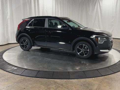 New 2026 Kia Niro EX FWD image 2