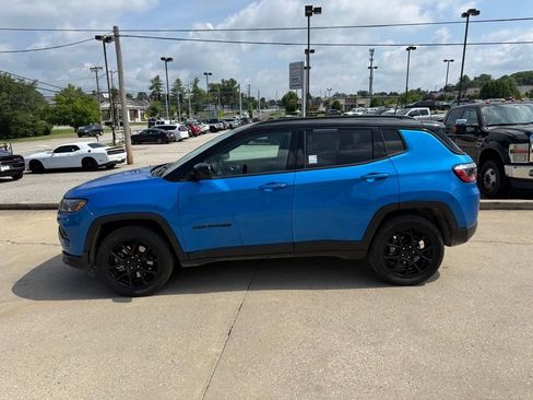 Used 2024 Jeep Compass Latitude w/ Altitude Special Edition AWD/4WD image 9