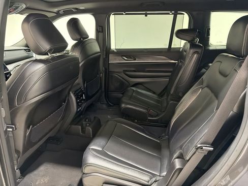 Used 2024 Jeep Grand Cherokee L Limited w/ Luxury Tech Group II AWD/4WD image 22