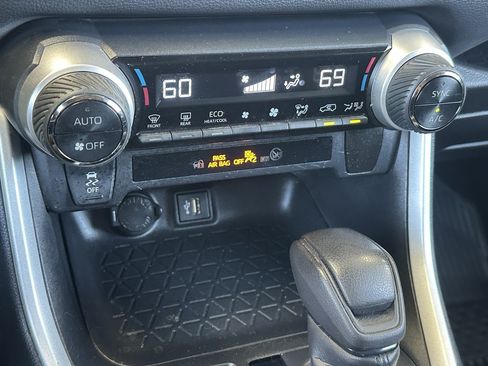 Certified 2023 Toyota RAV4 LE AWD/4WD image 17