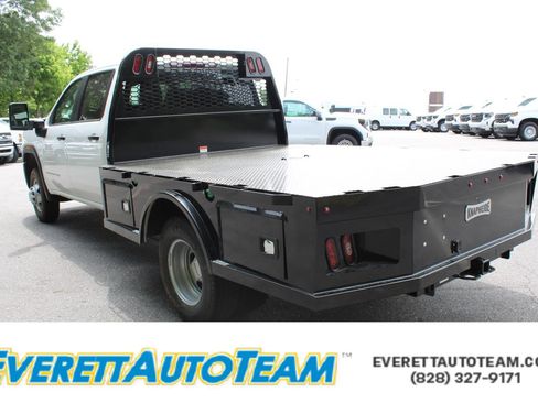 New 2025 GMC Sierra 3500 Pro w/ Convenience Package AWD/4WD image 1