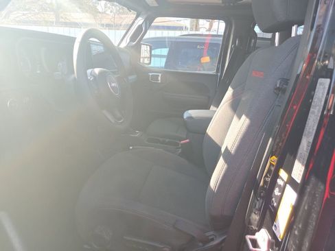 Used 2025 Jeep Wrangler Rubicon image 11