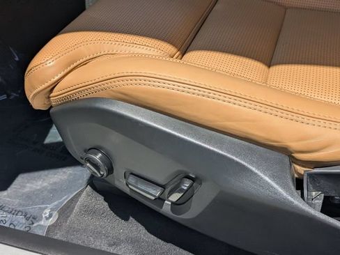Certified 2023 Volvo XC60 B6 Ultimate w/ Protection Package Premier AWD/4WD image 13