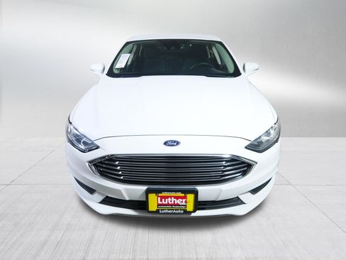 Used 2018 Ford Fusion SE FWD image 2