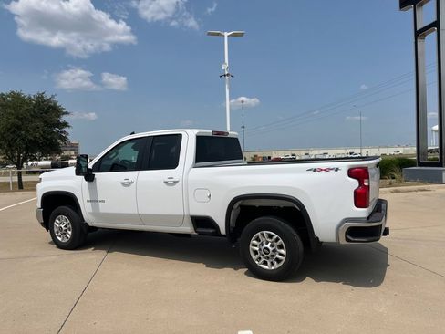 Used 2025 Chevrolet Silverado 2500 LT w/ Convenience Package AWD/4WD image 4