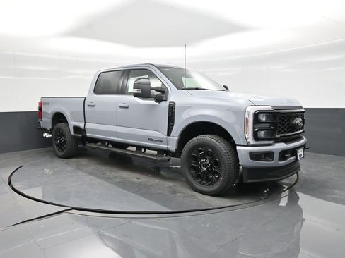 New 2026 Ford F250 Lariat w/ Black Appearance Package image 16
