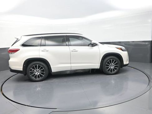 Used 2018 Toyota Highlander SE AWD/4WD image 13