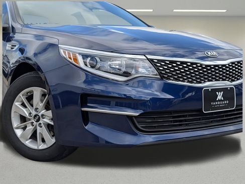 Used 2017 Kia Optima LX FWD image 9