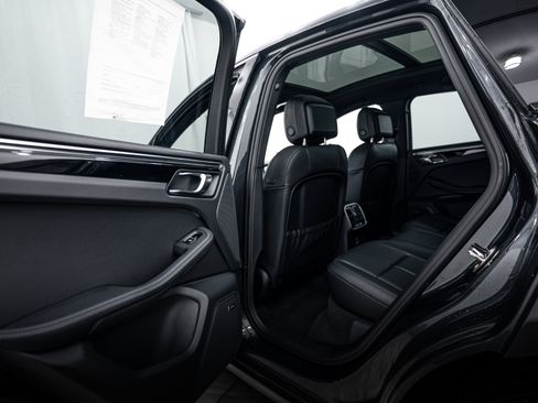 Certified 2026 Porsche Macan image 21