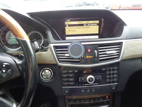 Used 2011 Mercedes-Benz E 350 4MATIC Sedan image 20