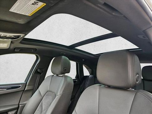 Used 2018 Porsche Macan Sport Edition image 16