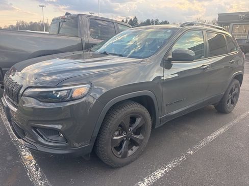 Used 2019 Jeep Cherokee Latitude Plus image 6