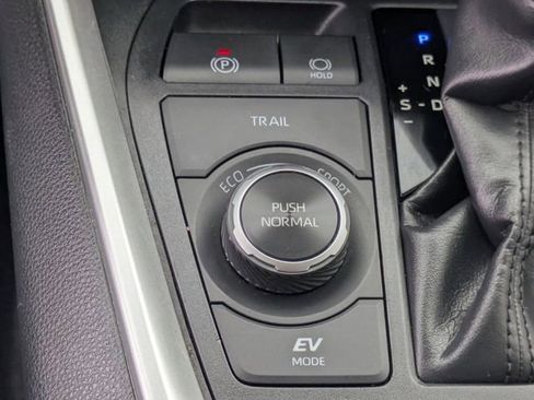 Used 2024 Toyota RAV4 SE image 16