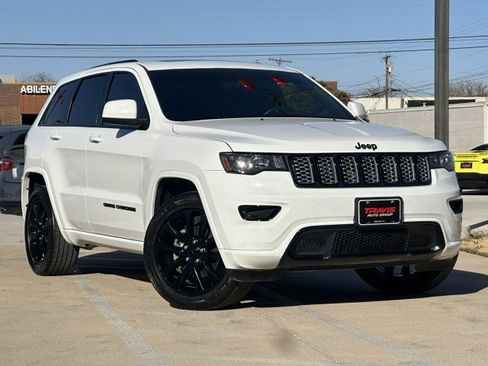 Used 2018 Jeep Grand Cherokee Altitude image 5