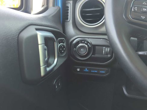 Used 2023 Jeep Wrangler Unlimited w/ Cold Weather Group AWD/4WD image 20
