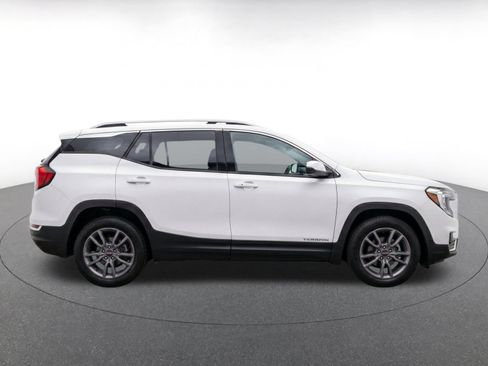Used 2024 GMC Terrain SLT AWD/4WD image 8