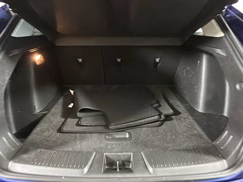 Used 2024 Chevrolet Trax LT w/ Sunroof Package FWD image 28