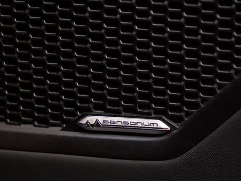 Used 2021 Lamborghini Huracan EVO image 18