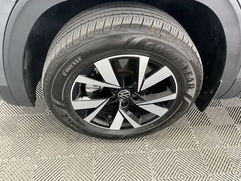 Used 2022 Volkswagen Atlas Cross Sport SE image 28