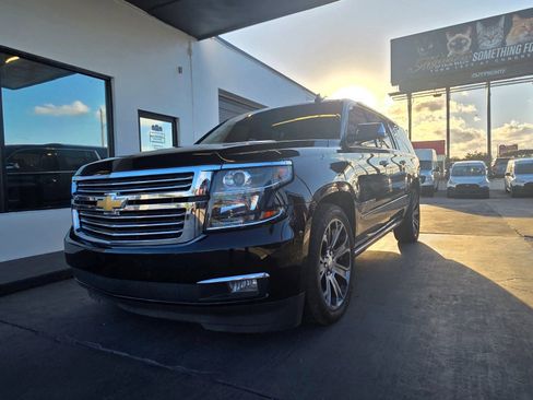 Used 2018 Chevrolet Suburban Premier AWD/4WD image 5