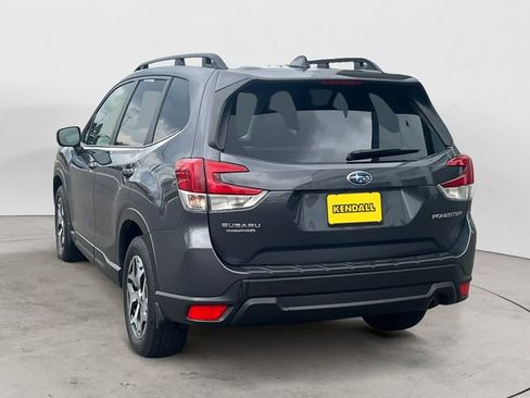 Used 2023 Subaru Forester Premium image 3