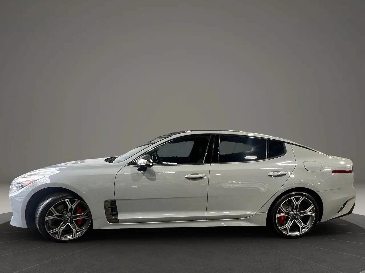 Used 2020 Kia Stinger GT1 AWD/4WD image 2