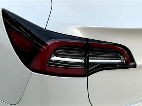 Used 2021 Tesla Model 3 Standard Range Plus image 28