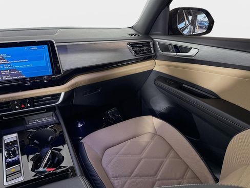 Used 2024 Volkswagen Atlas Cross Sport SE image 24