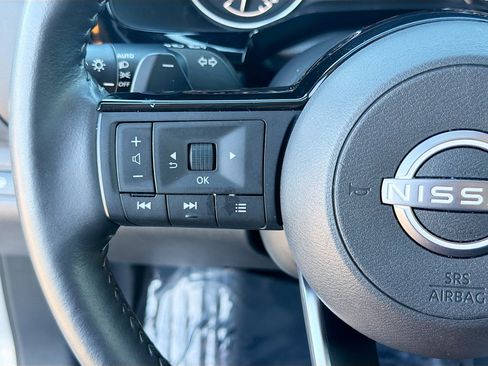 Used 2025 Nissan Pathfinder SL FWD image 38