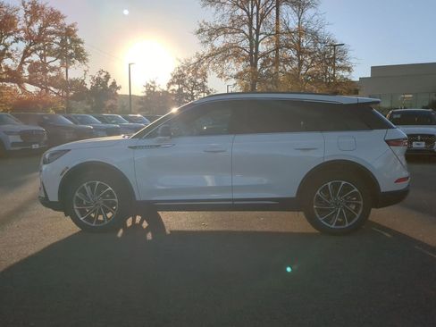 New 2026 Lincoln Corsair Premiere image 6