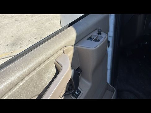 Used 2022 Chevrolet Express 2500 Extended image 9